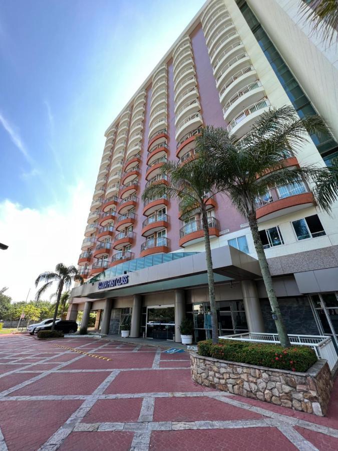 ريو دي جانيرو Flat Com Vista Panoramica -15- Na Barra Da Tijuca - Estacionamento Gratuito - Frigobar - Ar Condicionado - Piscina - Academia - Balsa Para Praia Gratis - Varanda - Vista Parcial Mar E Lagoa المظهر الخارجي الصورة