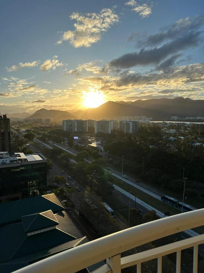 ريو دي جانيرو Flat Com Vista Panoramica -15- Na Barra Da Tijuca - Estacionamento Gratuito - Frigobar - Ar Condicionado - Piscina - Academia - Balsa Para Praia Gratis - Varanda - Vista Parcial Mar E Lagoa المظهر الخارجي الصورة