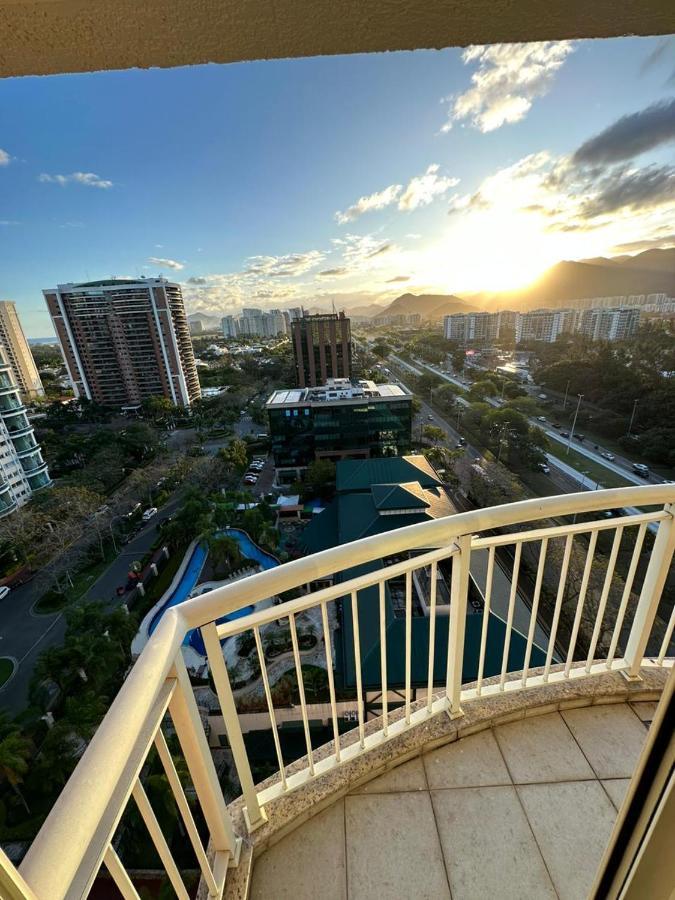 ريو دي جانيرو Flat Com Vista Panoramica -15- Na Barra Da Tijuca - Estacionamento Gratuito - Frigobar - Ar Condicionado - Piscina - Academia - Balsa Para Praia Gratis - Varanda - Vista Parcial Mar E Lagoa المظهر الخارجي الصورة
