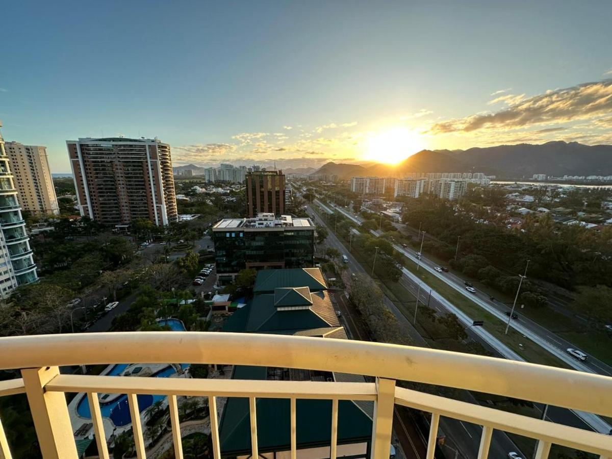 ريو دي جانيرو Flat Com Vista Panoramica -15- Na Barra Da Tijuca - Estacionamento Gratuito - Frigobar - Ar Condicionado - Piscina - Academia - Balsa Para Praia Gratis - Varanda - Vista Parcial Mar E Lagoa المظهر الخارجي الصورة