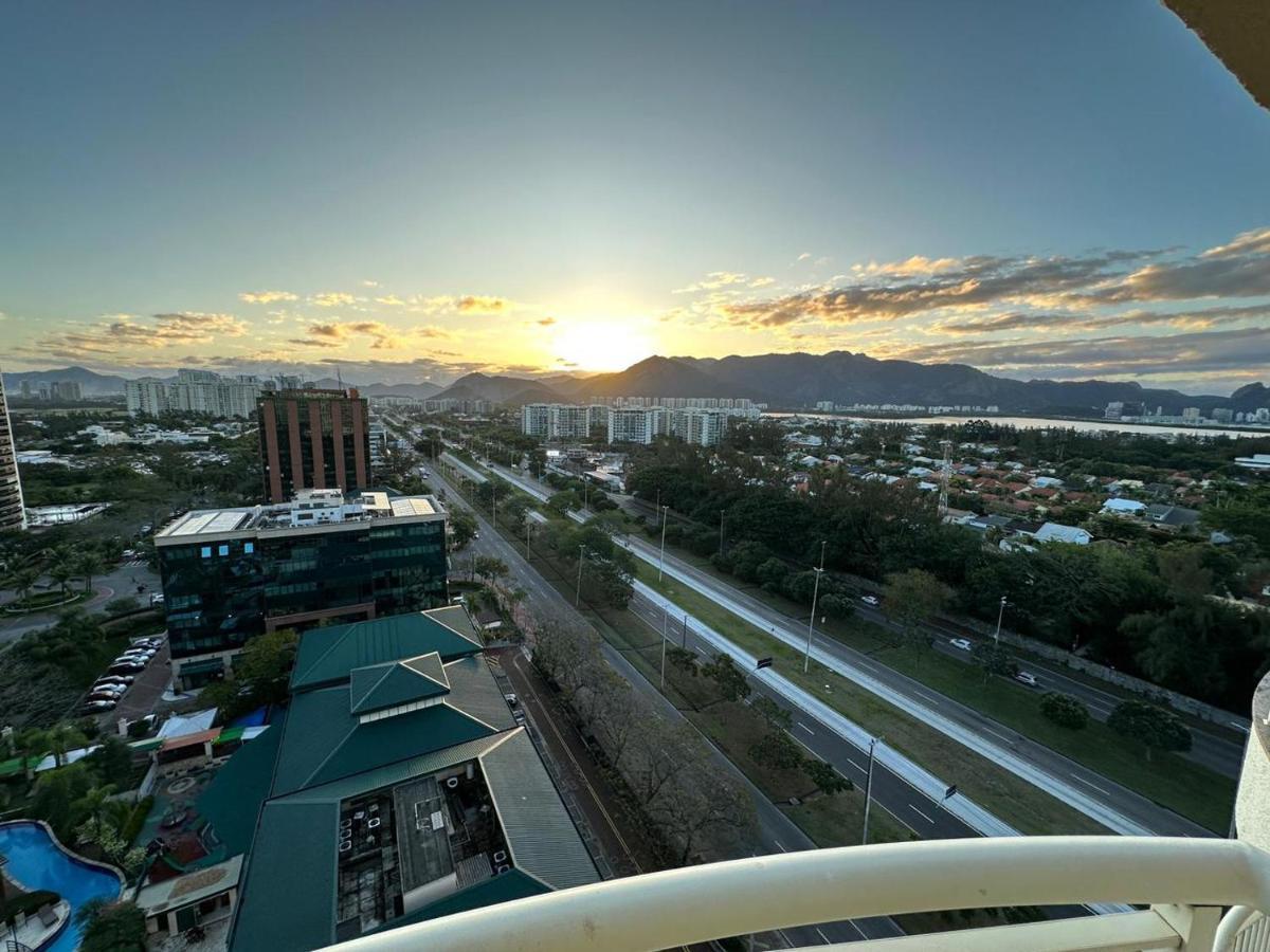 ريو دي جانيرو Flat Com Vista Panoramica -15- Na Barra Da Tijuca - Estacionamento Gratuito - Frigobar - Ar Condicionado - Piscina - Academia - Balsa Para Praia Gratis - Varanda - Vista Parcial Mar E Lagoa المظهر الخارجي الصورة