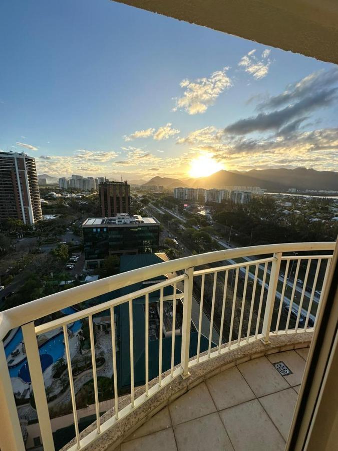 ريو دي جانيرو Flat Com Vista Panoramica -15- Na Barra Da Tijuca - Estacionamento Gratuito - Frigobar - Ar Condicionado - Piscina - Academia - Balsa Para Praia Gratis - Varanda - Vista Parcial Mar E Lagoa المظهر الخارجي الصورة