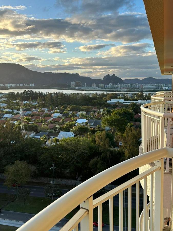 ريو دي جانيرو Flat Com Vista Panoramica -15- Na Barra Da Tijuca - Estacionamento Gratuito - Frigobar - Ar Condicionado - Piscina - Academia - Balsa Para Praia Gratis - Varanda - Vista Parcial Mar E Lagoa المظهر الخارجي الصورة