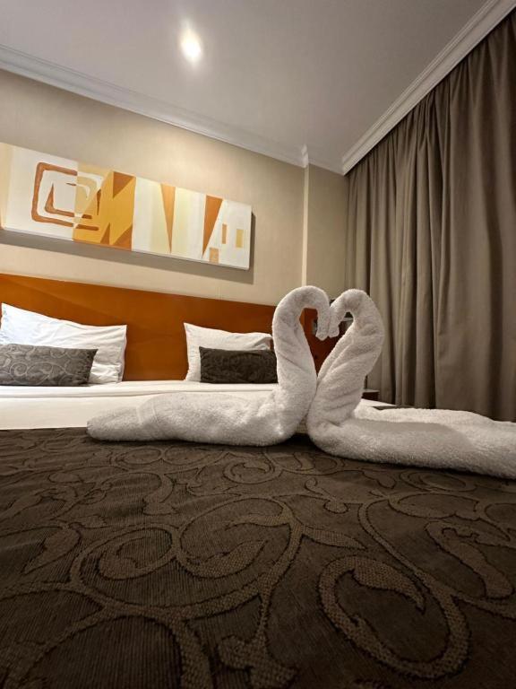 ريو دي جانيرو Flat Com Vista Panoramica -15- Na Barra Da Tijuca - Estacionamento Gratuito - Frigobar - Ar Condicionado - Piscina - Academia - Balsa Para Praia Gratis - Varanda - Vista Parcial Mar E Lagoa المظهر الخارجي الصورة