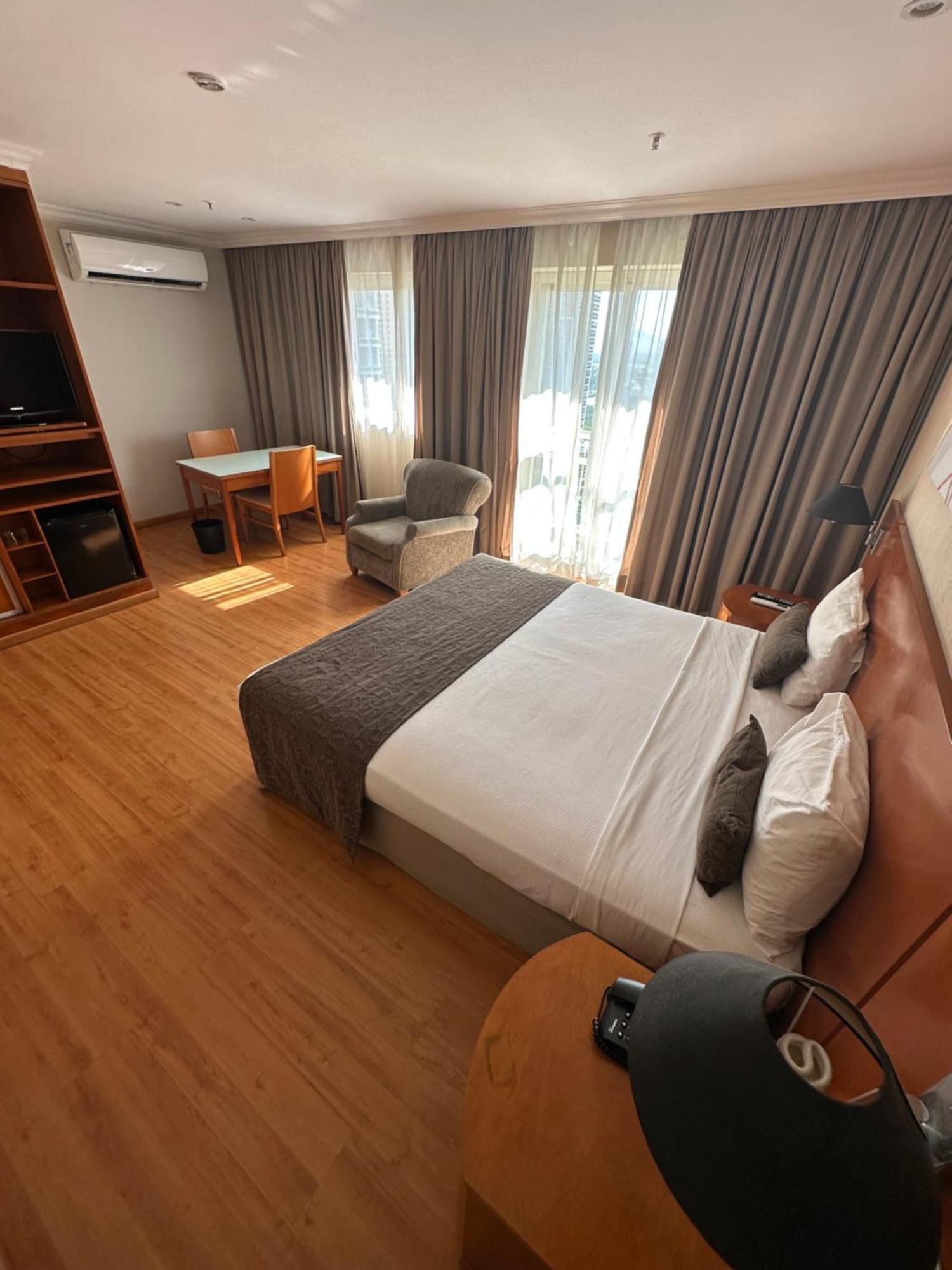 ريو دي جانيرو Flat Com Vista Panoramica -15- Na Barra Da Tijuca - Estacionamento Gratuito - Frigobar - Ar Condicionado - Piscina - Academia - Balsa Para Praia Gratis - Varanda - Vista Parcial Mar E Lagoa المظهر الخارجي الصورة