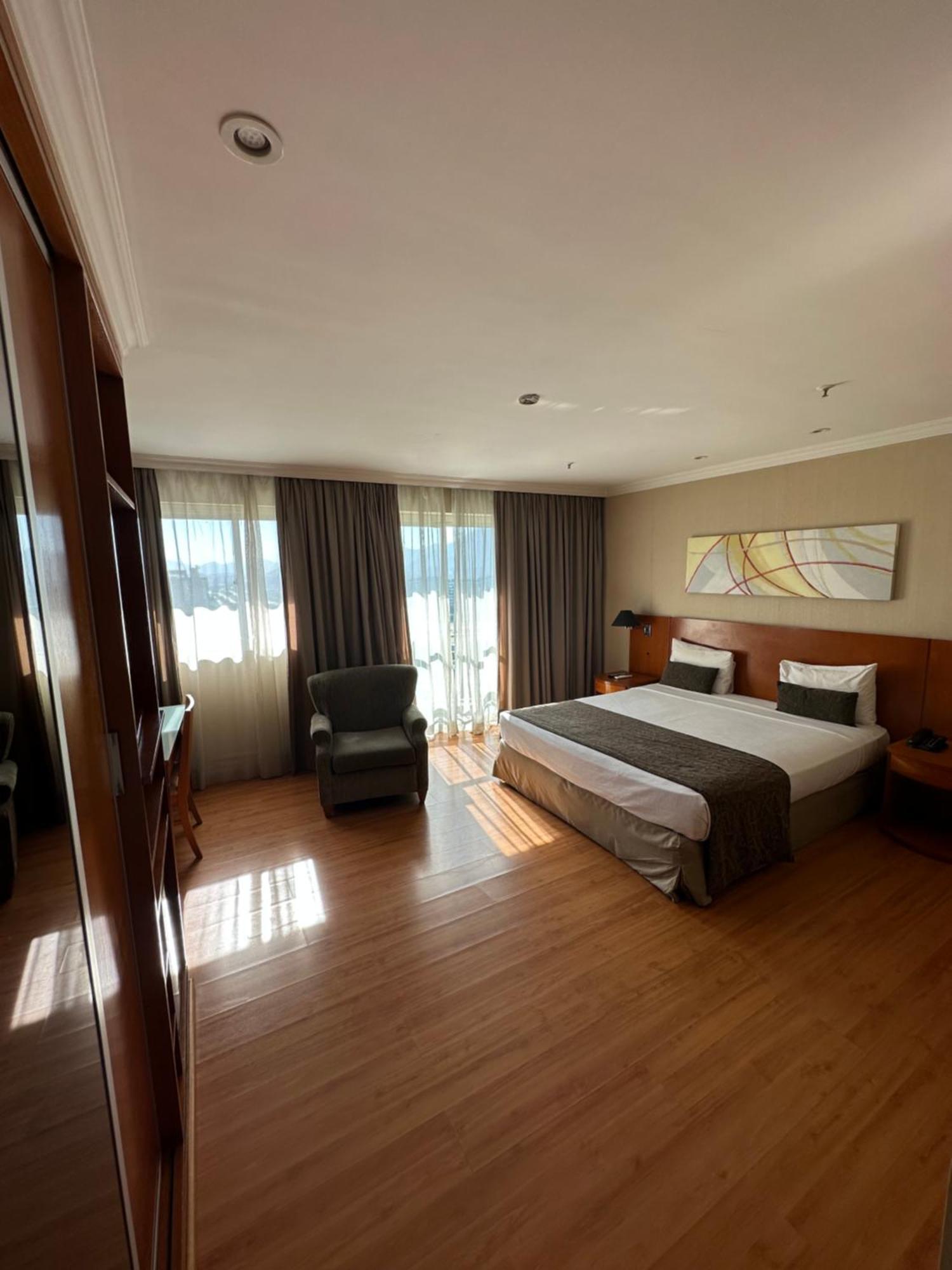 ريو دي جانيرو Flat Com Vista Panoramica -15- Na Barra Da Tijuca - Estacionamento Gratuito - Frigobar - Ar Condicionado - Piscina - Academia - Balsa Para Praia Gratis - Varanda - Vista Parcial Mar E Lagoa المظهر الخارجي الصورة